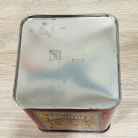 Vintage Nestle Toll House Chocolate Chip Cookies Morsels Limited Edition red Tin - Picture 9 of 9